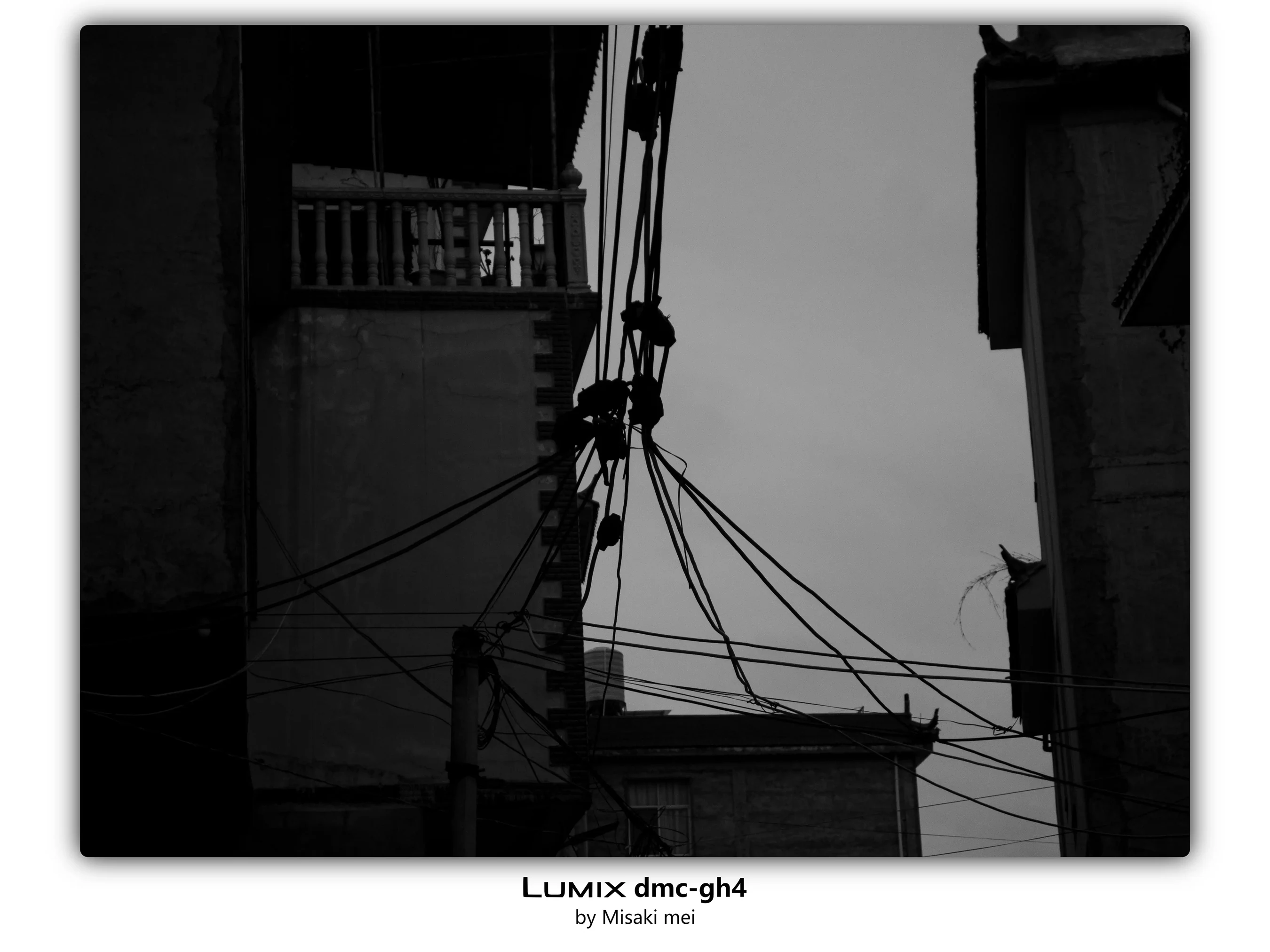 Frames 16 · Mono · Street